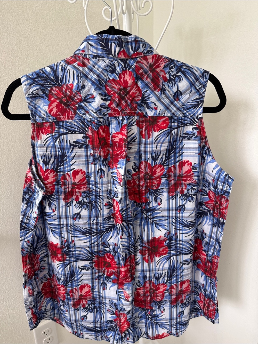 Ariat Sleeveless Floral Plaid Button-Front Top - Red & Blue - Picture 4 of 7